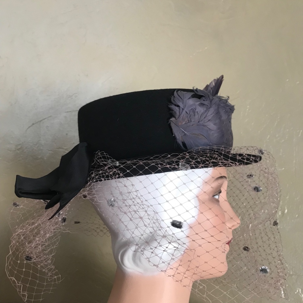 DRAMATIC VINTAGE BLACK FELT FEDORA - PURPLE FEATHER TRIM & WINGS + DOTTED VEIL - Picture 5 of 11
